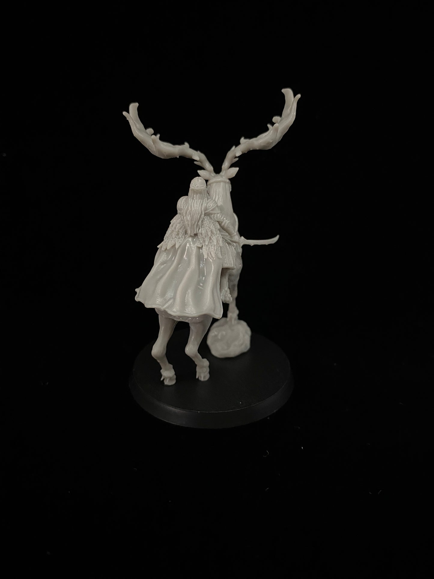 King of the Black Forest elves - mounted version