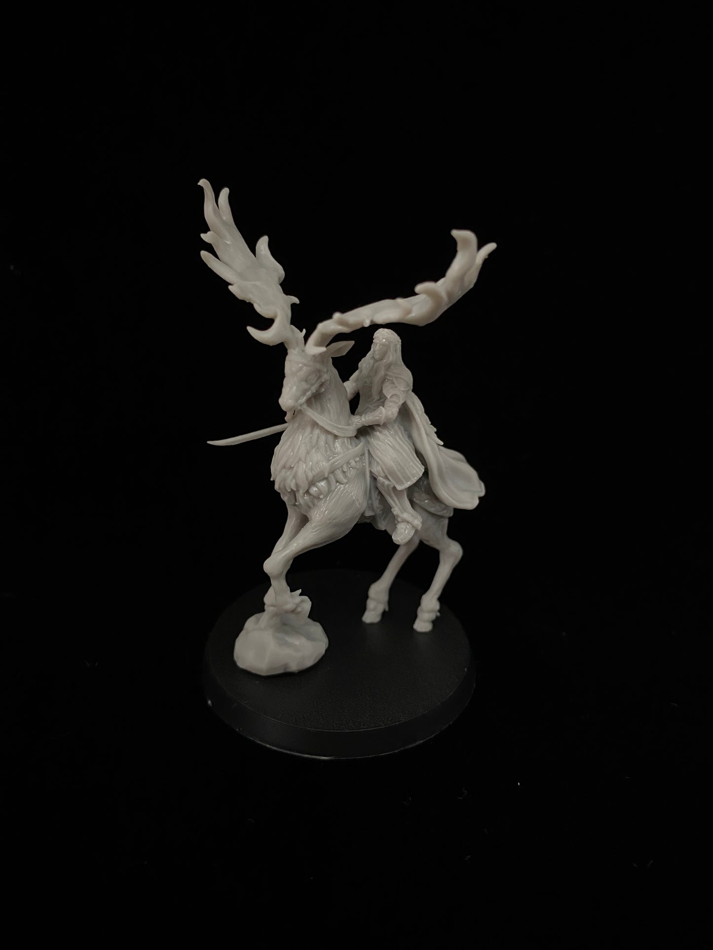 King of the Black Forest elves - mounted version